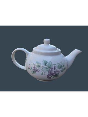 Pfaltzgraff Grapevine 5 Cup Ceramic Teapot With Lid